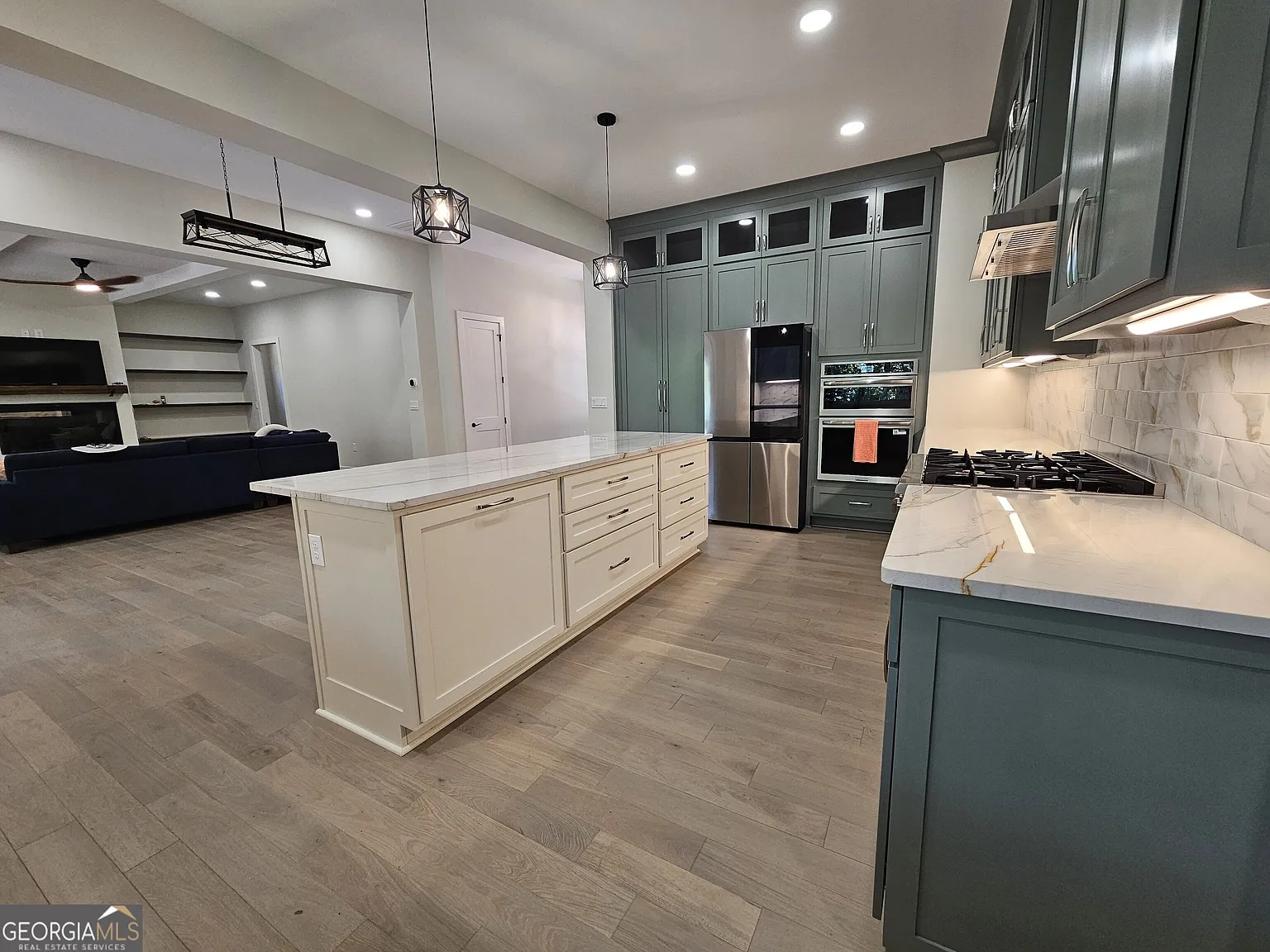 4 bed, 3.5 bath, 3497 sqft, $4,500 — Photo 3