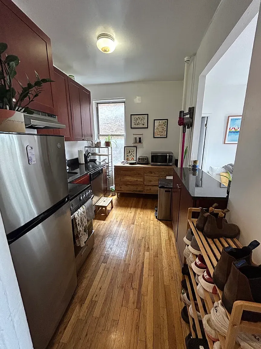 200 Waverly Place — Photo 3