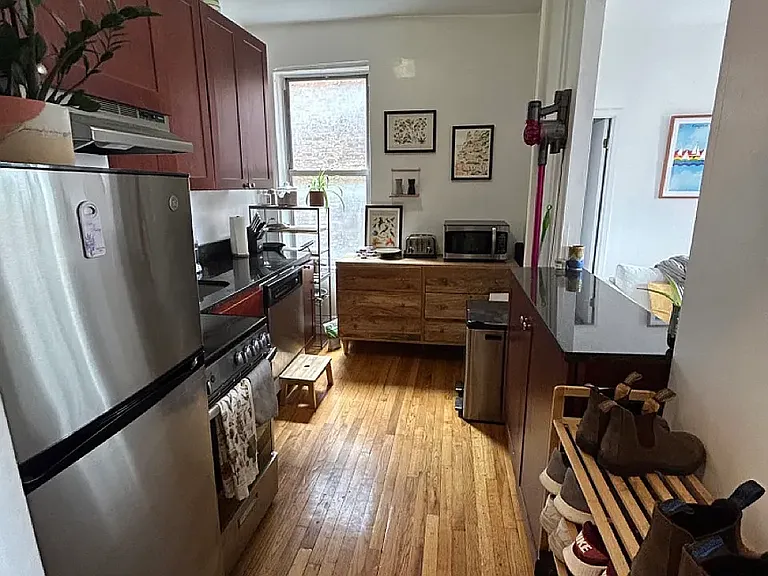 200 Waverly Pl #5W — Photo 3