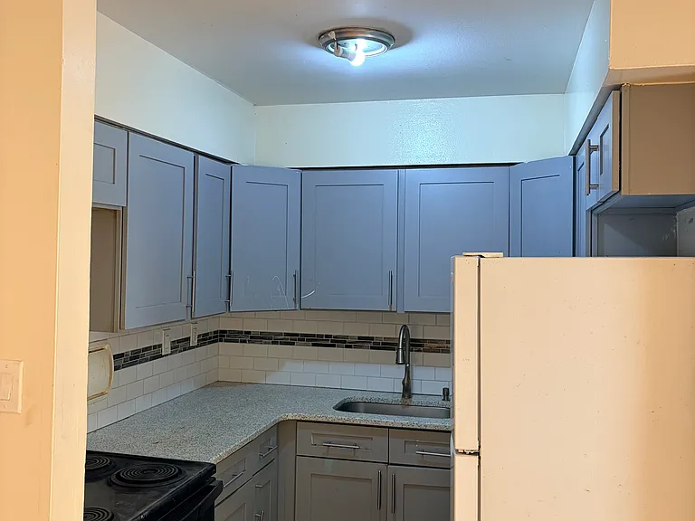 3003 Cruger Ave #3 — Photo 2