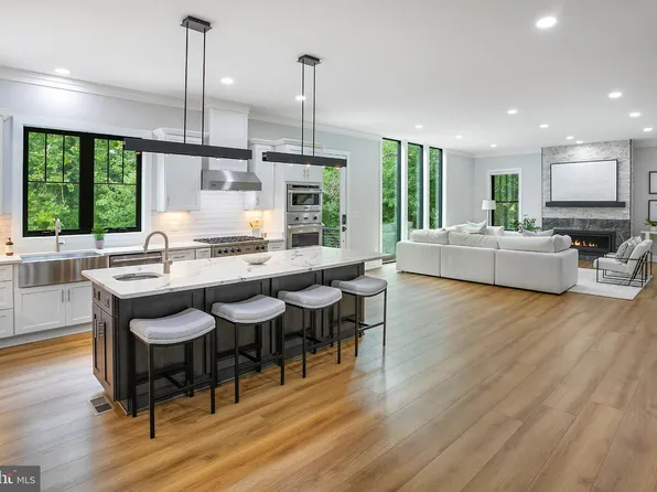 116 Fardale St SE, Vienna, VA 22180