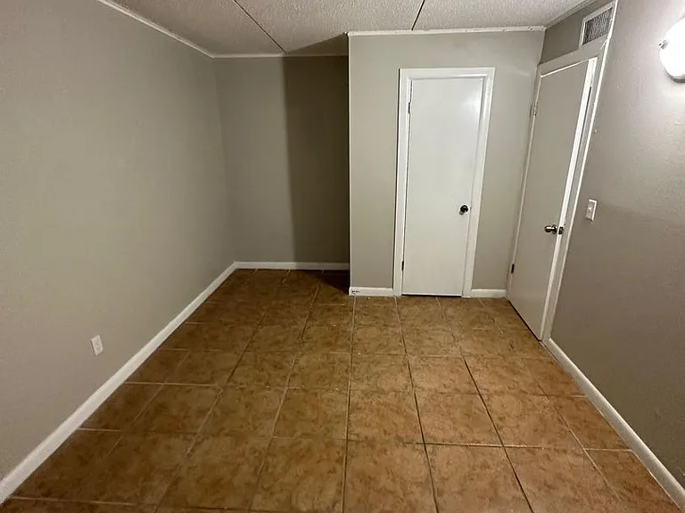 2851 Sophia St — Photo 63