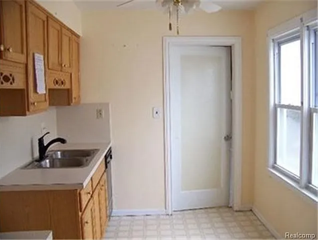 2 bed, 750 sqft, $1,250 — Photo 2