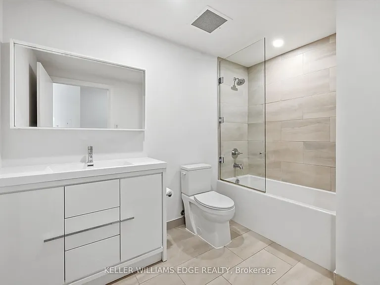 212 King William St E #418 — Photo 21