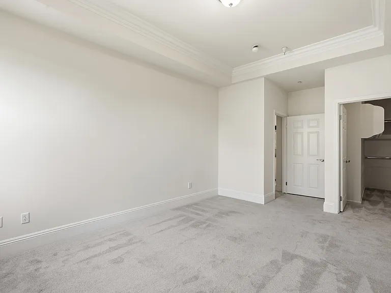 10305 Almayo Ave #404 — Photo 12