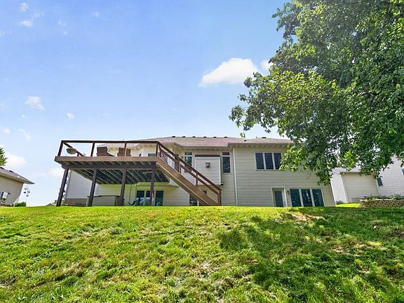 4th image of 2967 Darcy Dr NE