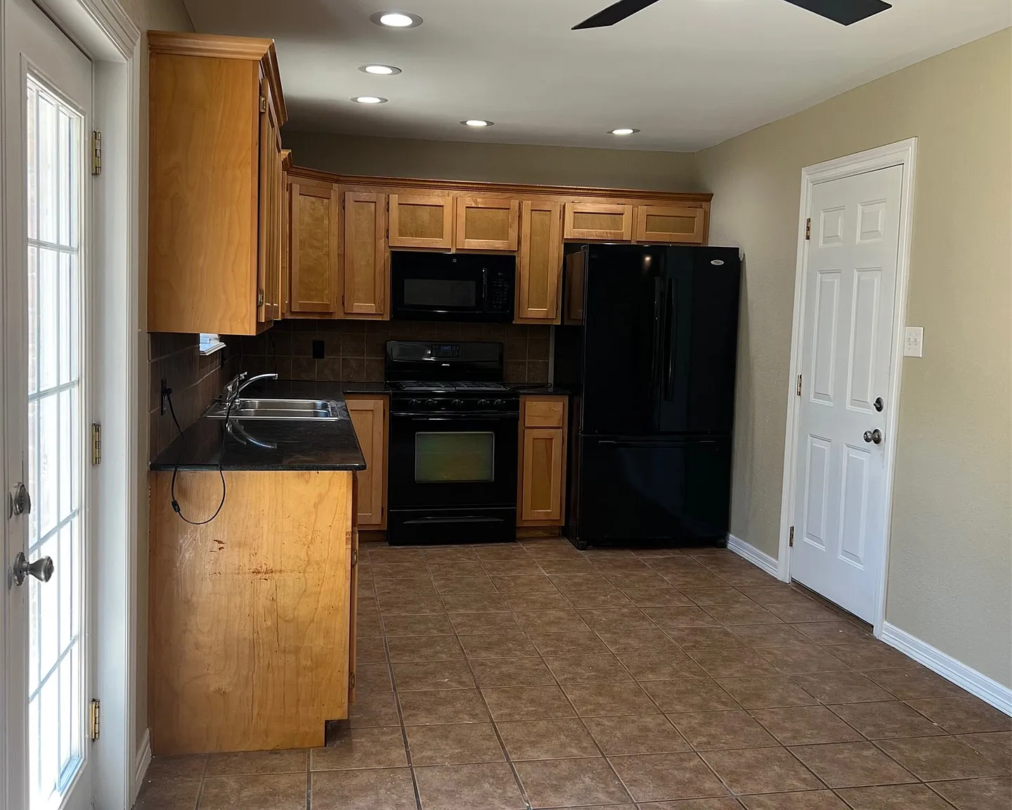 3 bed, 1.5 bath, 1139 sqft, $1,475 — Photo 3