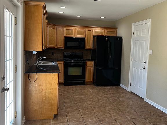 3rd image of 538 E 138th Pl