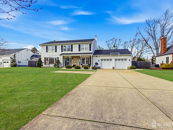 4th image of 623 Lloyd Rd