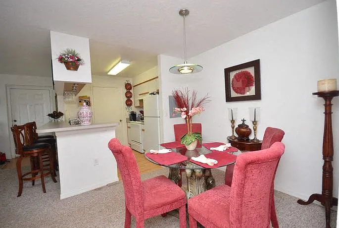 River Park Place Apartments — Photo 20