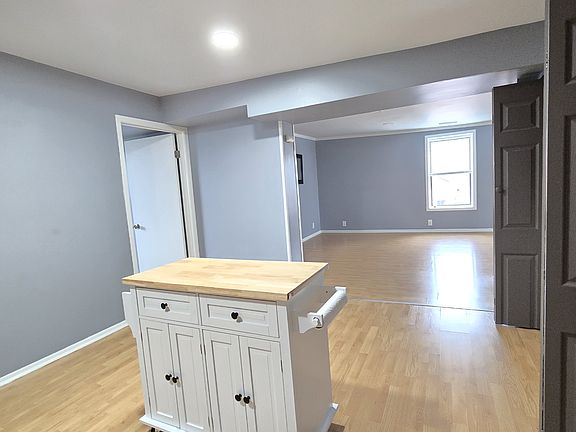 2nd image of 925 Geyer Ave