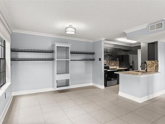 3rd image of 2924 Manhattan Blvd Unit 157