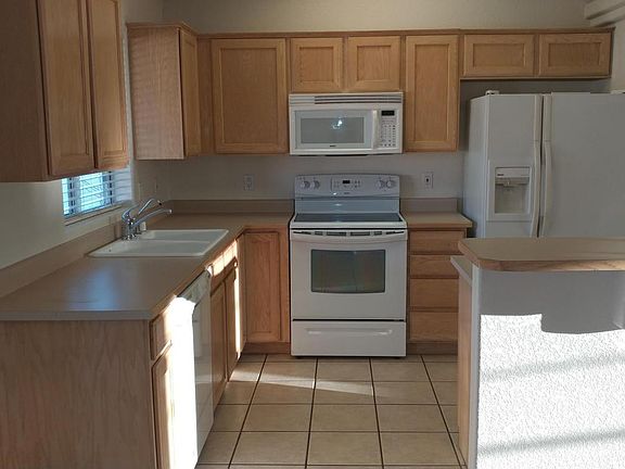 4th image of 630 Foothill Dr