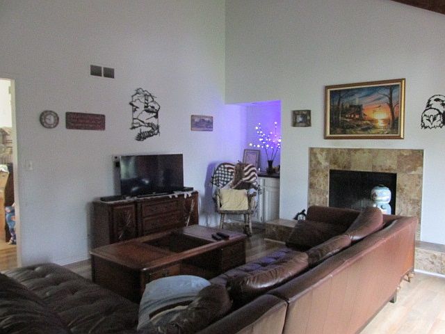 1st image of 52818 Farmingdale Dr