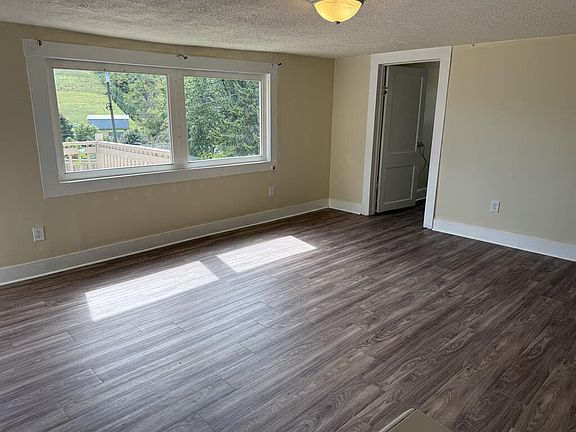 2nd image of 113 Split Oak Ln