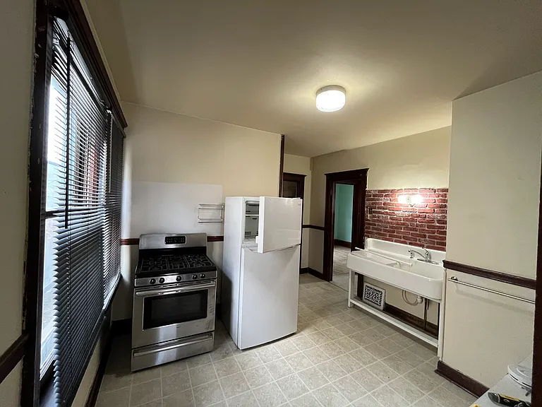 2943 N Newhall St — Photo 16