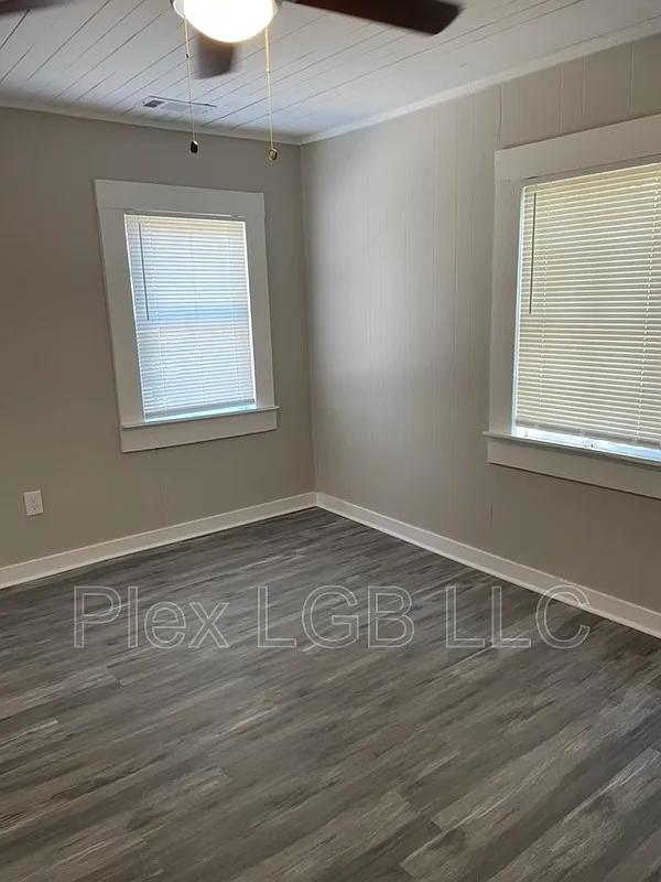 2 bed, 1.0 bath, 940 sqft, $1,050 — Photo 4