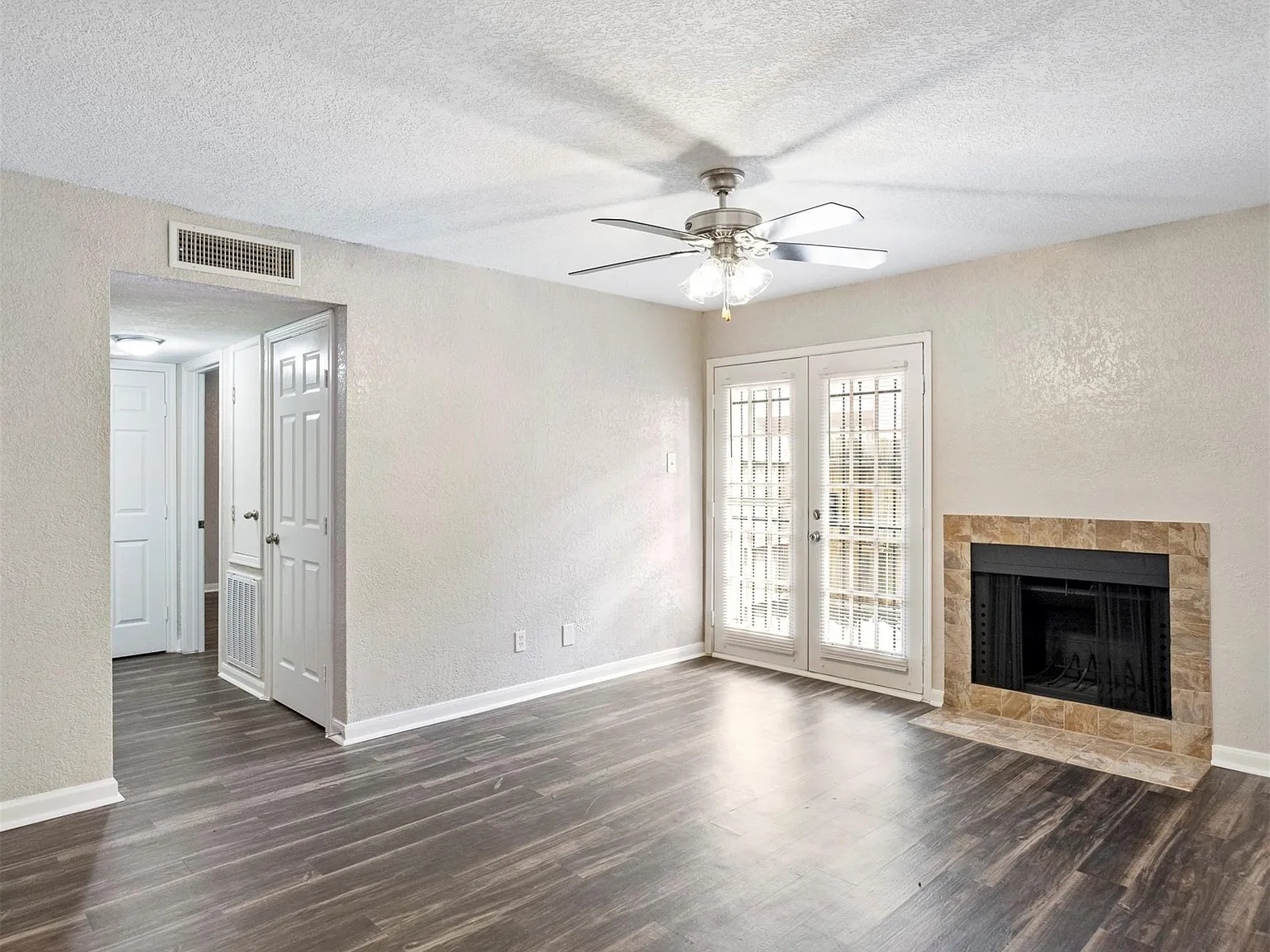 2 bed, 1.0 bath, 966 sqft, $950 — Photo 4