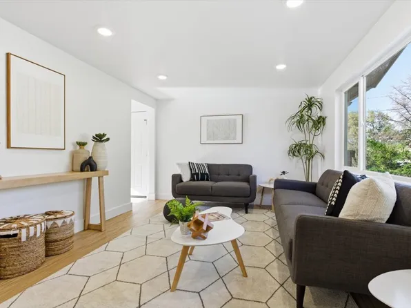 355 Scenic View Dr E, Hyrum, UT 84319