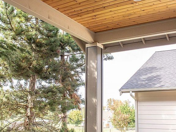 Year round outdoor porch off Master and great room