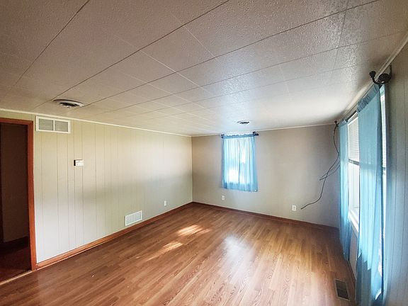 5th image of 1441 E Broadway St