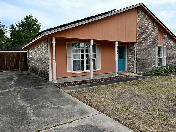 2nd image of 252 Bastrop St