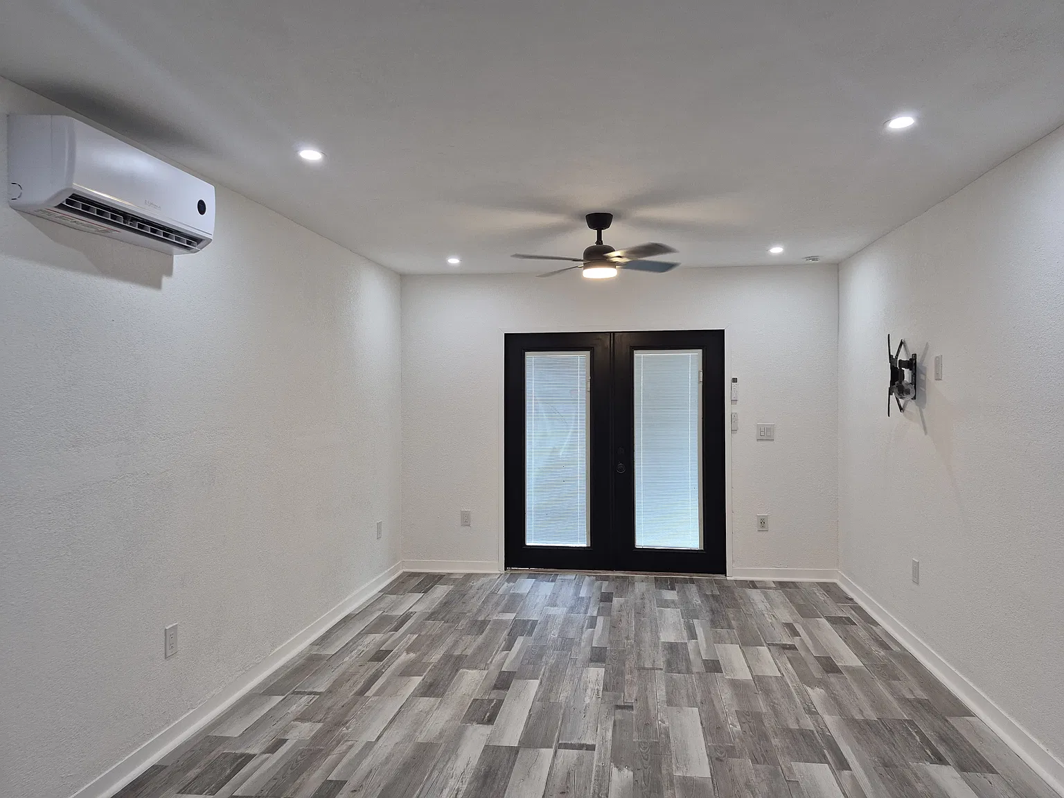 Studio, $1,200 — Photo 2