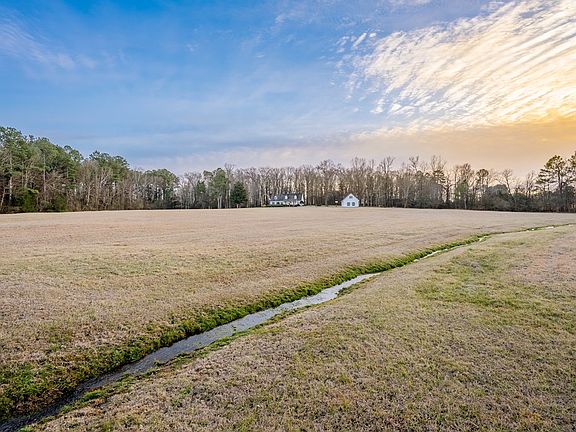 2nd image of 646 Baldwin Rd