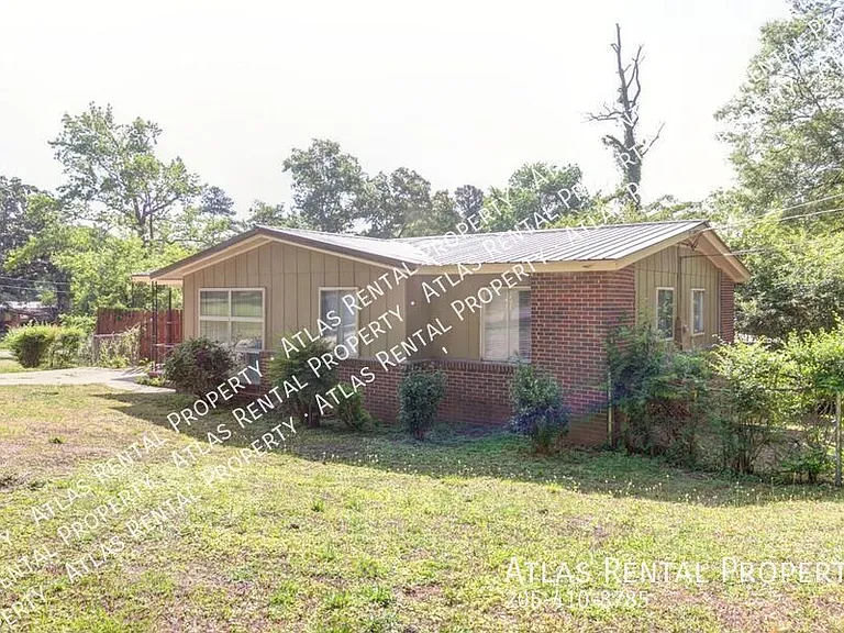 1341 Hartford Dr — Photo 3
