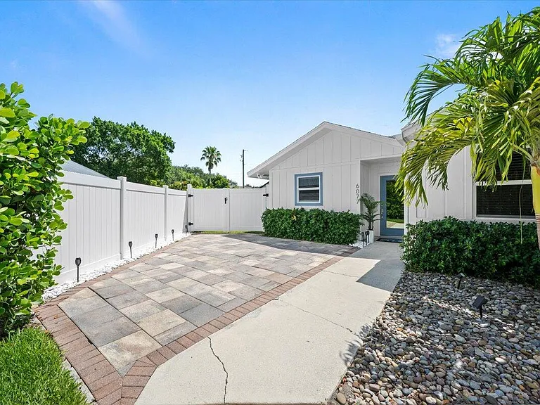 6077 Francis St — Photo 30