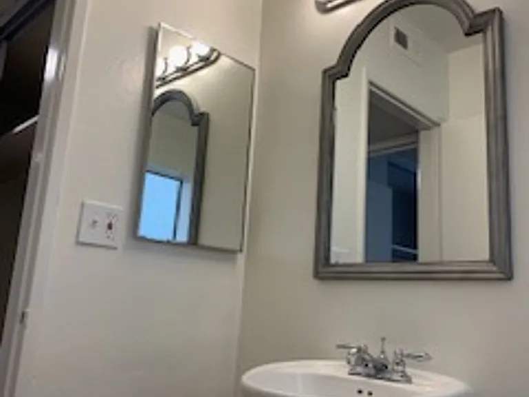 Villa Monica Apts. — Photo 18