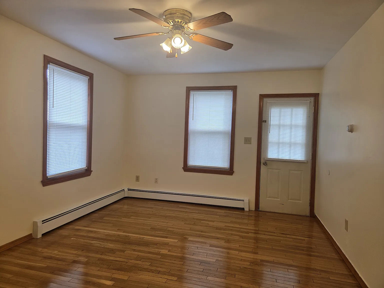 2 bed, 1.5 bath, 900 sqft, $2,250 — Photo 4