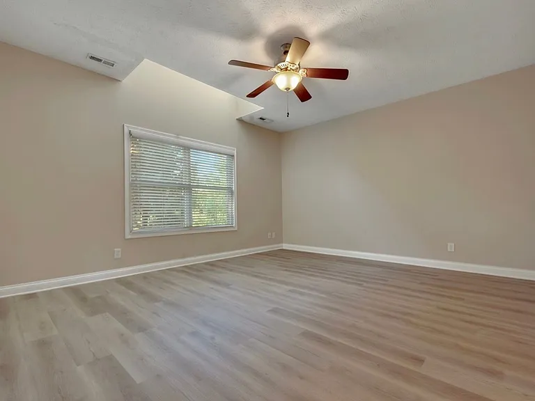 807 E Main St — Photo 25
