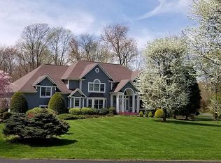 18 Lalli Dr, Katonah, NY 10536