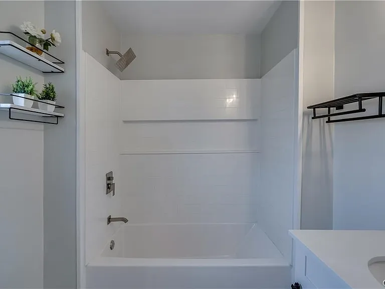 822 Lawrence St — Photo 23