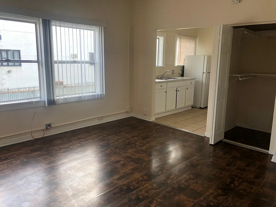3846 S Grand Ave #21
