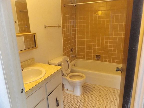 4th image of 384 Cornell Ave APT 3A