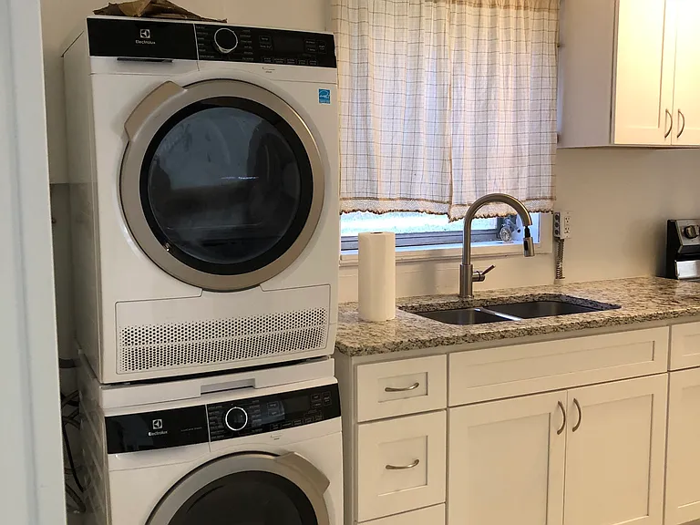 215 W Lake Dr NW #2 — Photo 4