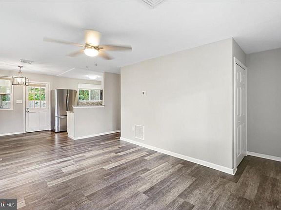5th image of 1805 Saunders Way