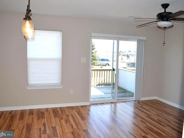 327 S Adams St — Photo 8