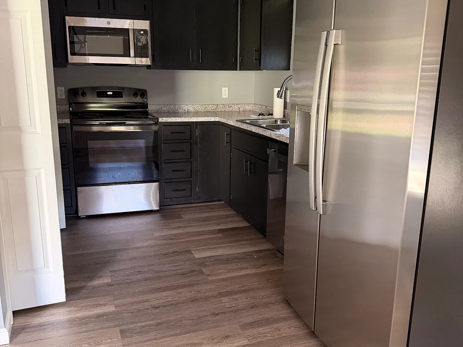 2 bed, 1010 sqft, $1,700 — Photo 3