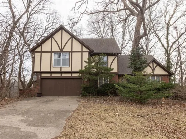 1343 Camelot Dr, Liberty, MO 64068