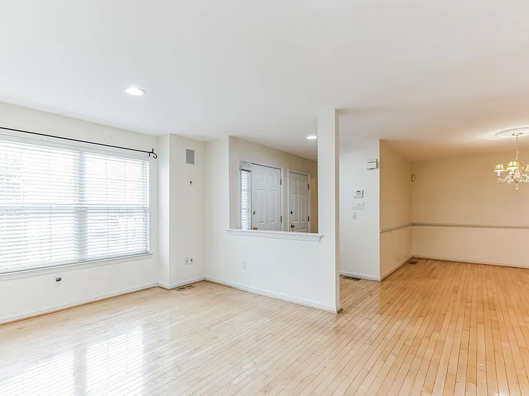 4 Hogan Way — Photo 2