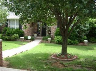 2800 Summit Dr, Edmond, OK 73034