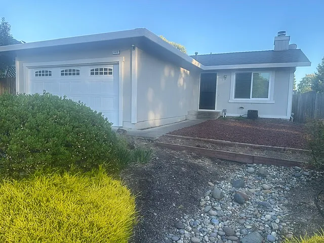 1515 Gladstone Way — Photo 1
