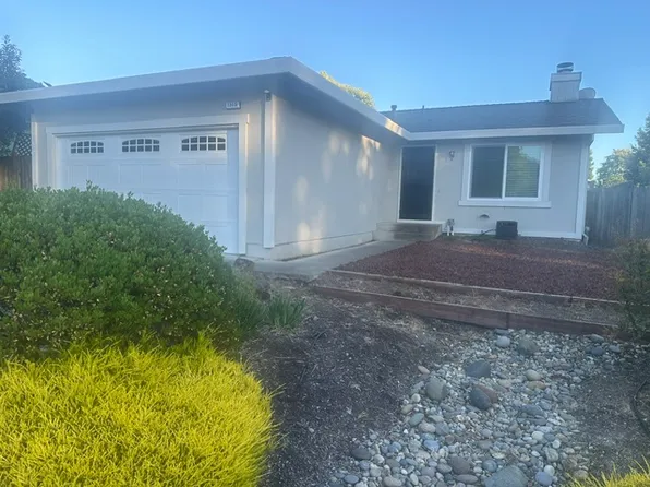 1515 Gladstone Way, Rohnert Park, CA 94928