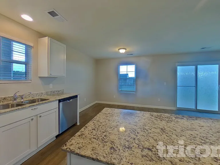 1076 Crescent Moon Loop Rd — Photo 4