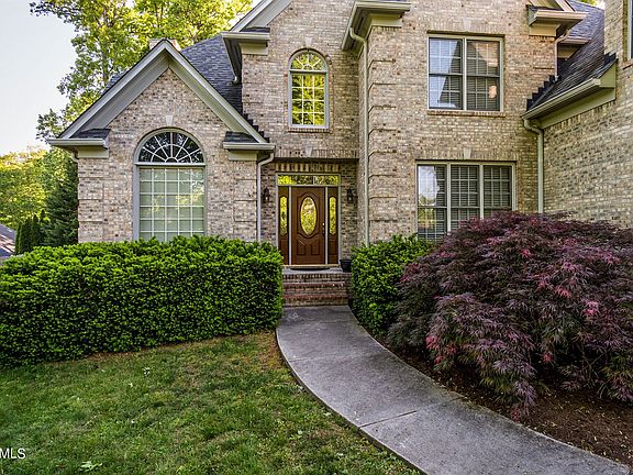 2nd image of 904 Vista Oaks Ln
