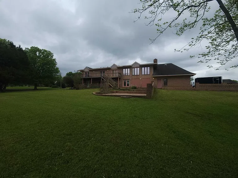 8220 Hunters Creek Dr — Photo 36