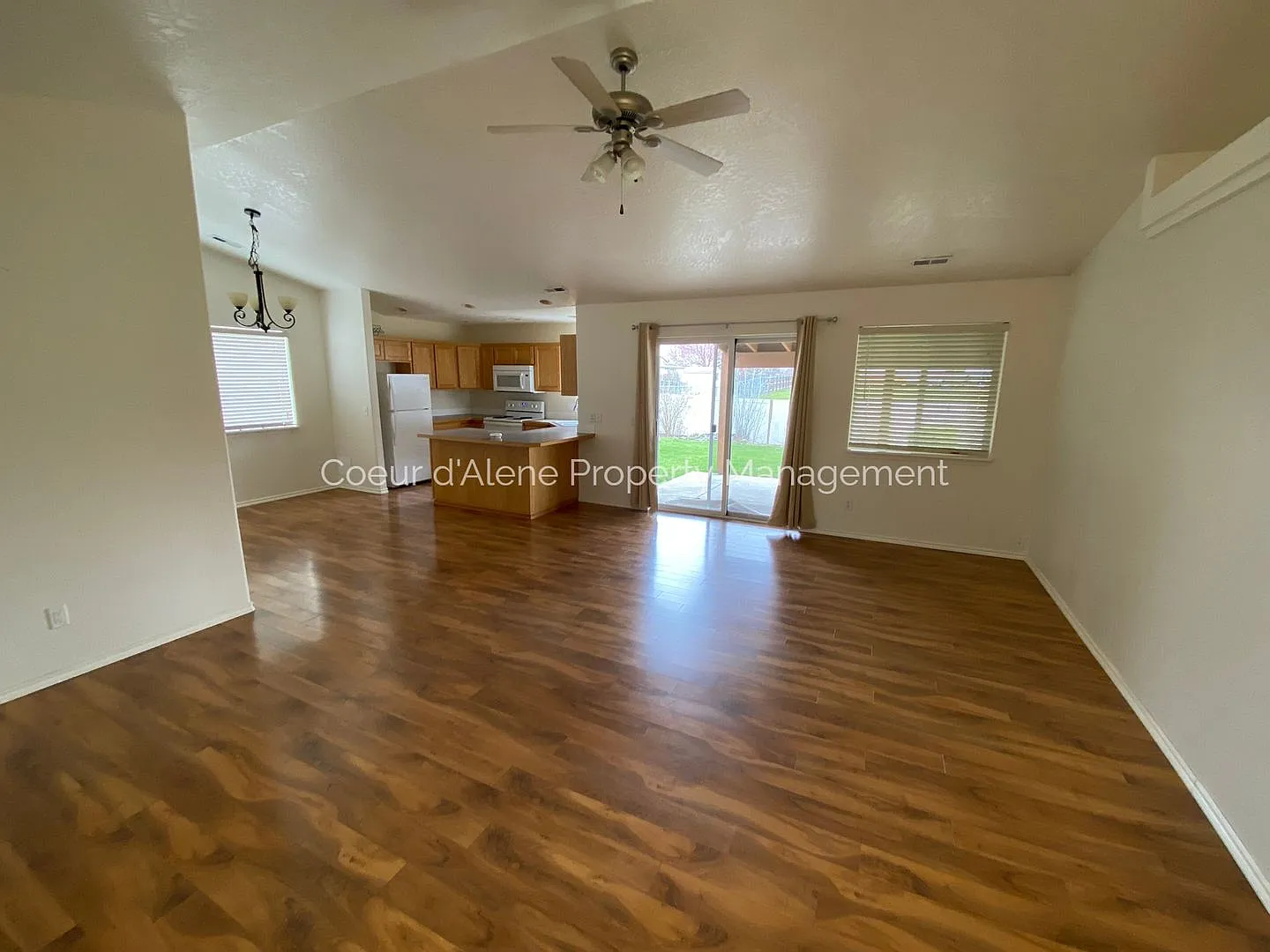 3 bed house w/ bonus room — Photo 2